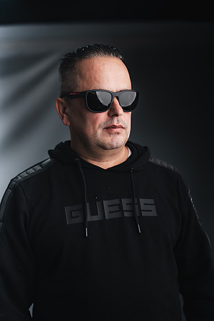 R5_04570