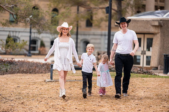 Chad + Alanis Family pictures Apr 19 2026-0095