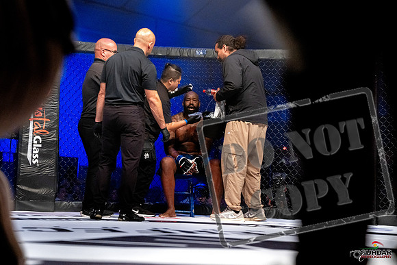 Jake Craig vs Don'Tale Mayes-0061
