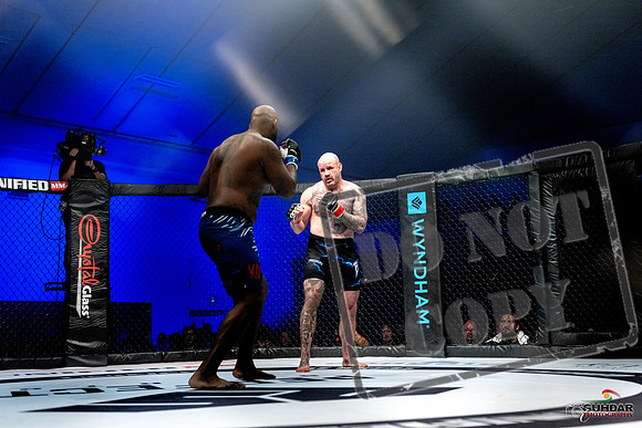 Jake Craig vs Don'Tale Mayes-0033