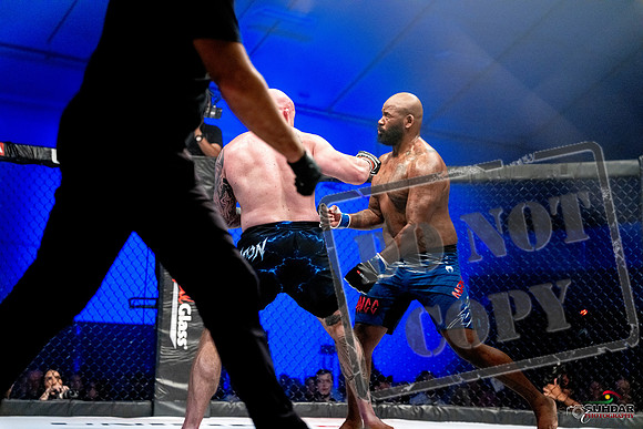 Jake Craig vs Don'Tale Mayes-0107