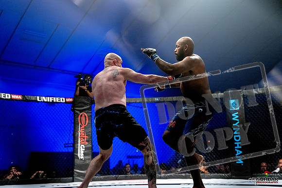 Jake Craig vs Don'Tale Mayes-0046