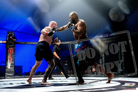 Jake Craig vs Don'Tale Mayes-0072