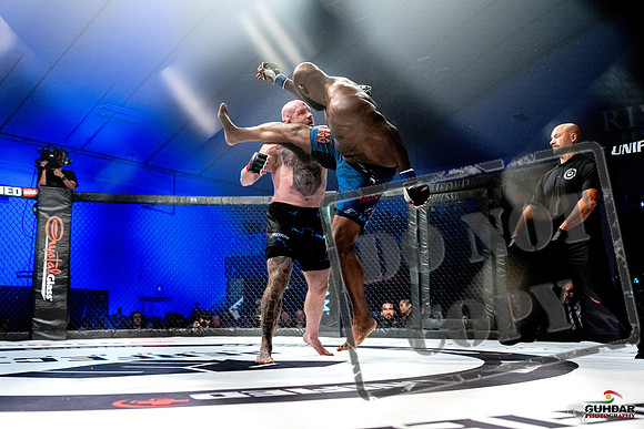 Jake Craig vs Don'Tale Mayes-0127