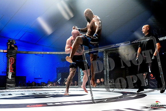 Jake Craig vs Don'Tale Mayes-0123
