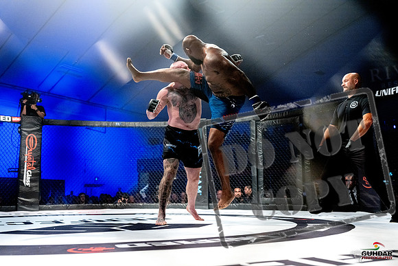 Jake Craig vs Don'Tale Mayes-0126