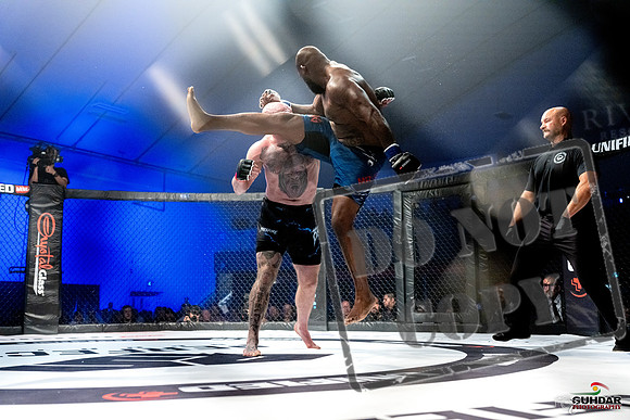 Jake Craig vs Don'Tale Mayes-0125