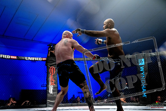 Jake Craig vs Don'Tale Mayes-0047