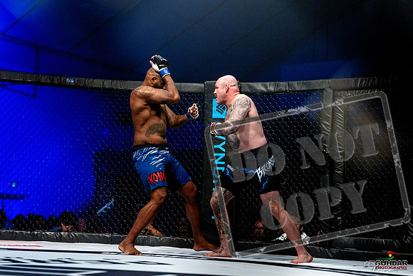 Jake Craig vs Don'Tale Mayes-0039