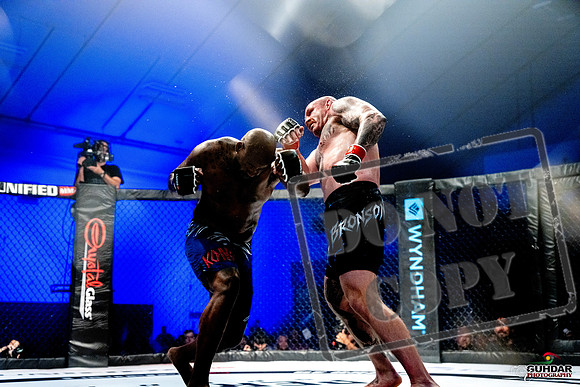 Jake Craig vs Don'Tale Mayes-0117