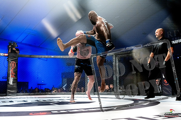 Jake Craig vs Don'Tale Mayes-0124